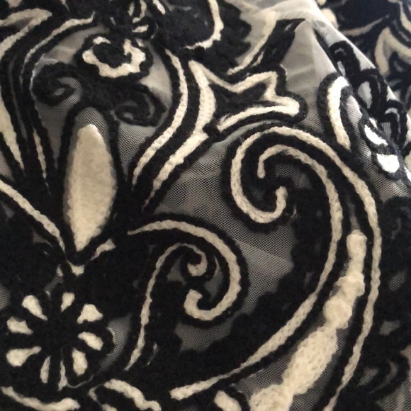 Crochet embroidered detailed Mesh Kimono Black and white Size M Swim Cover Up - Picture 9 of 9